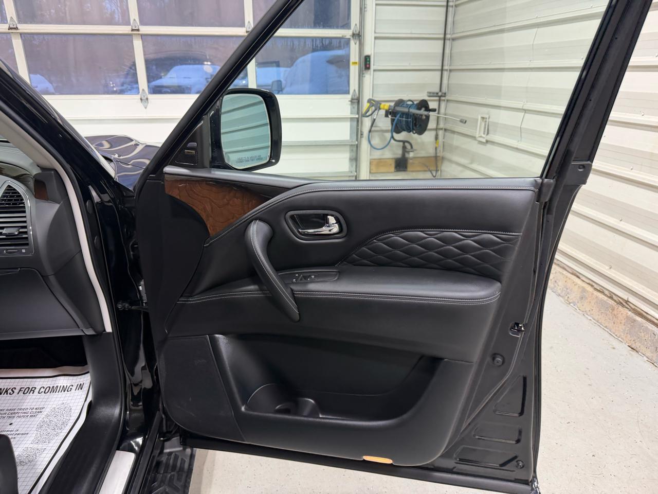 Infiniti QX80 LUXE AWD 2019