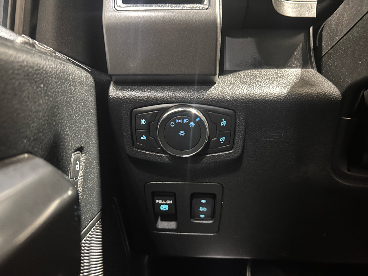 Ford F-150 4WD SuperCrew 150" FX4 2016