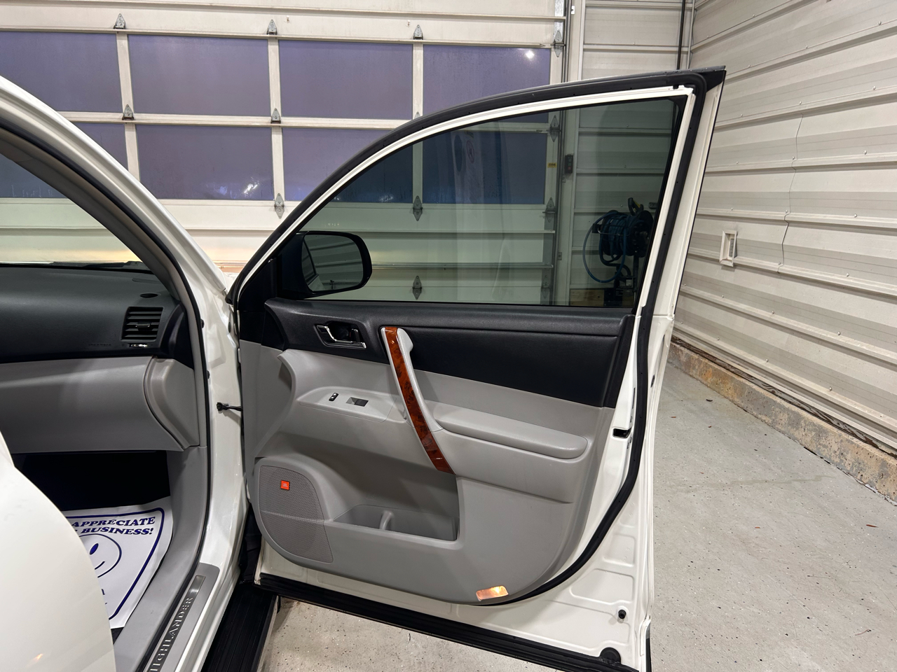 Toyota Highlander FWD 4dr V6 Limited (Natl) 2012