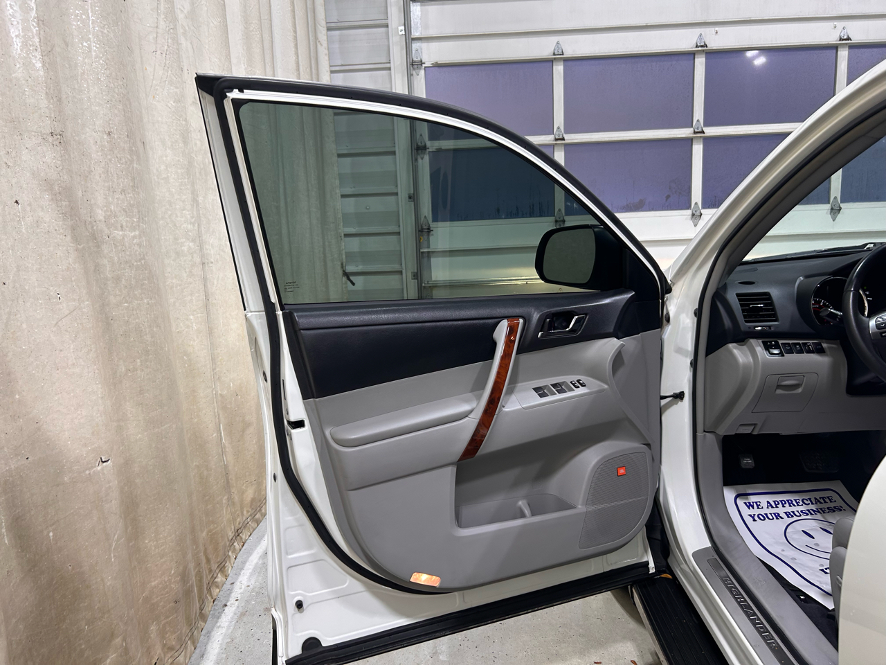 Toyota Highlander FWD 4dr V6 Limited (Natl) 2012