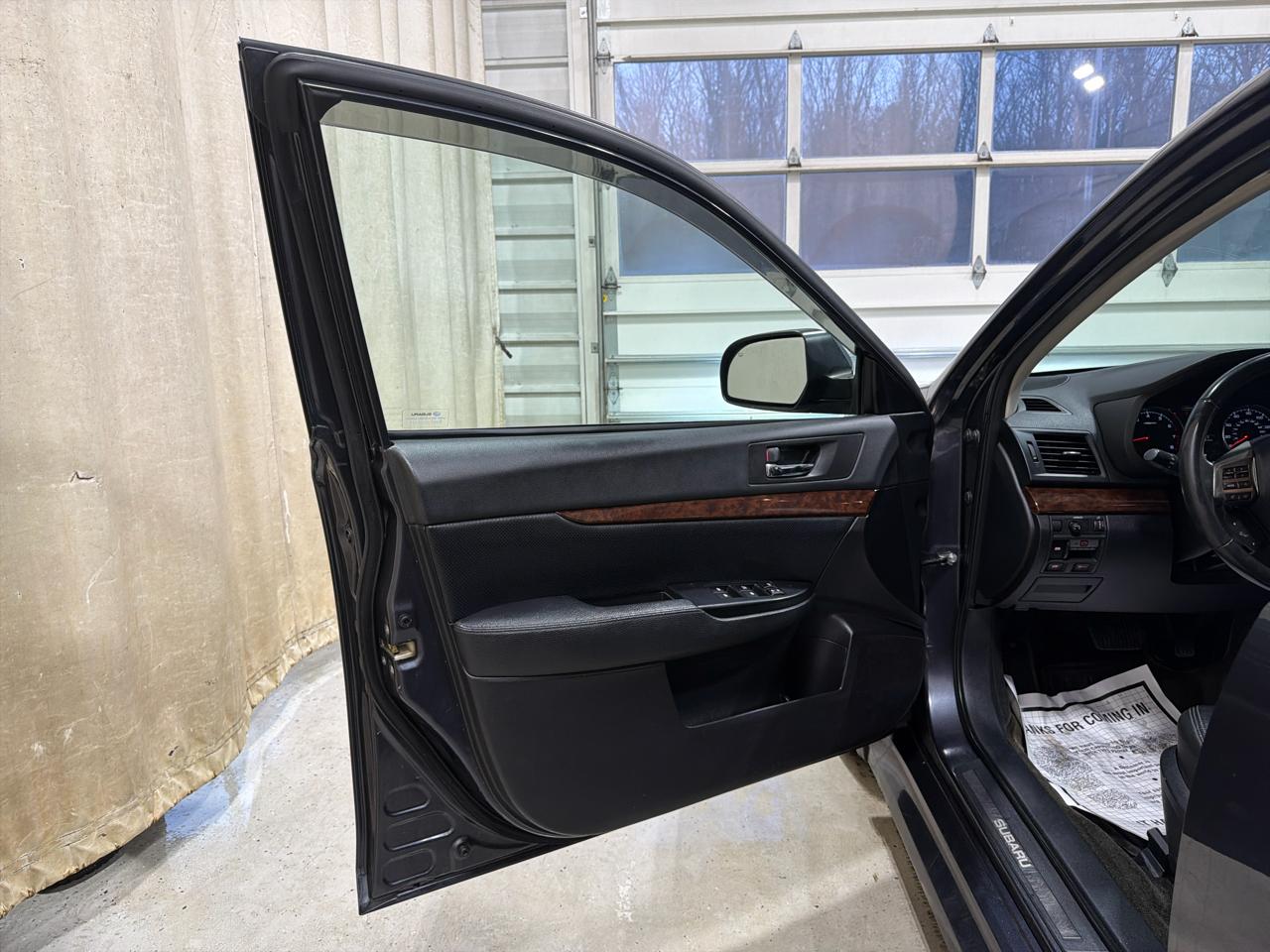 Subaru Legacy 4dr Sdn H4 Auto 2.5i Limited 2013