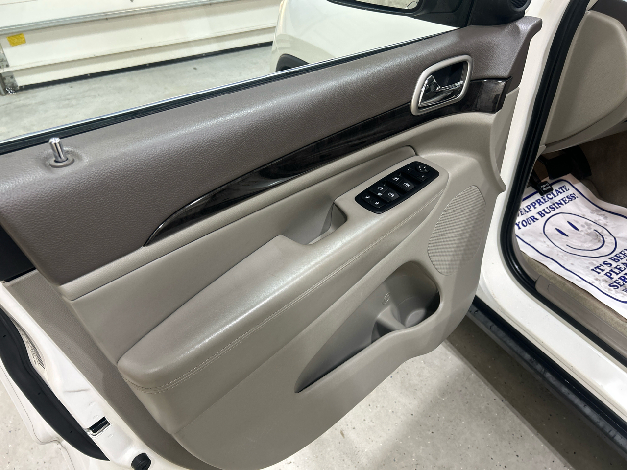 Jeep Grand Cherokee 4WD 4dr Laredo 2011