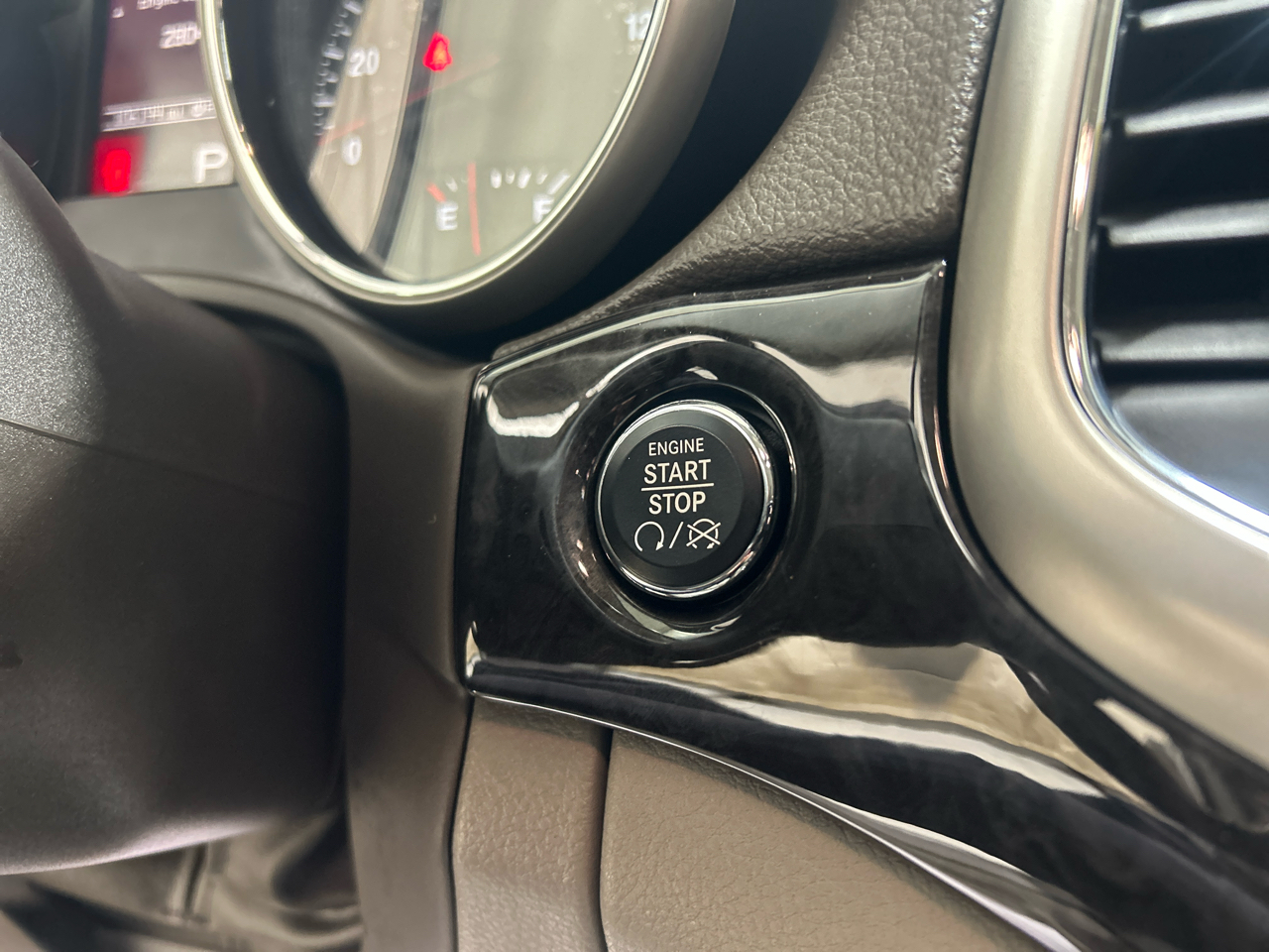 Jeep Grand Cherokee 4WD 4dr Laredo 2011