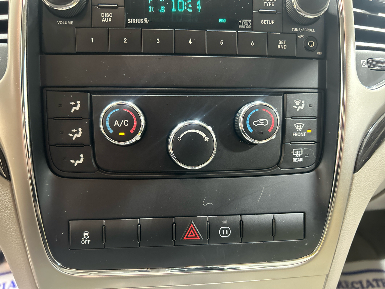 Jeep Grand Cherokee 4WD 4dr Laredo 2011