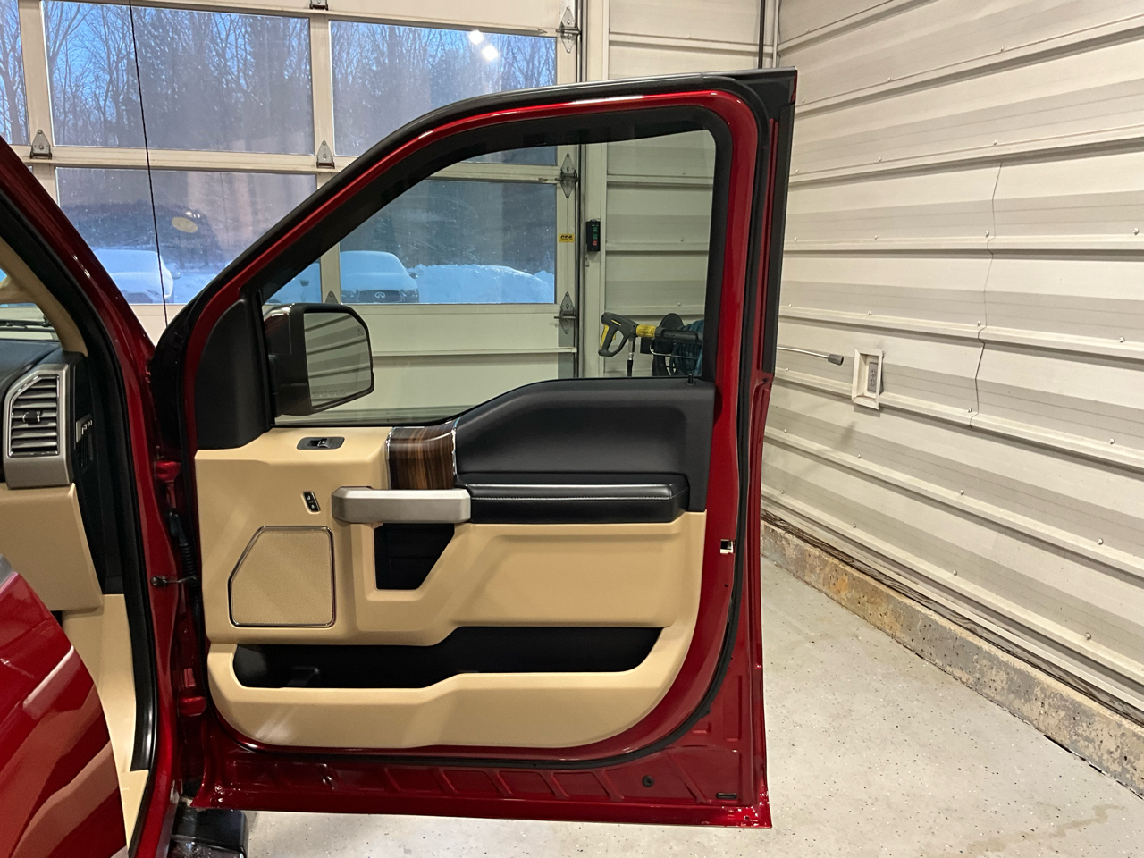 Ford F-150 2WD SuperCrew 157" Lariat 2016