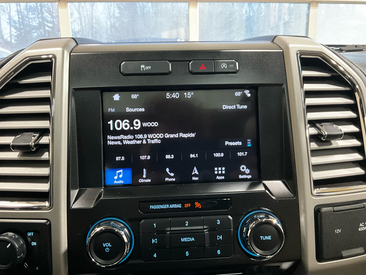 Ford F-150 2WD SuperCrew 157" Lariat 2016