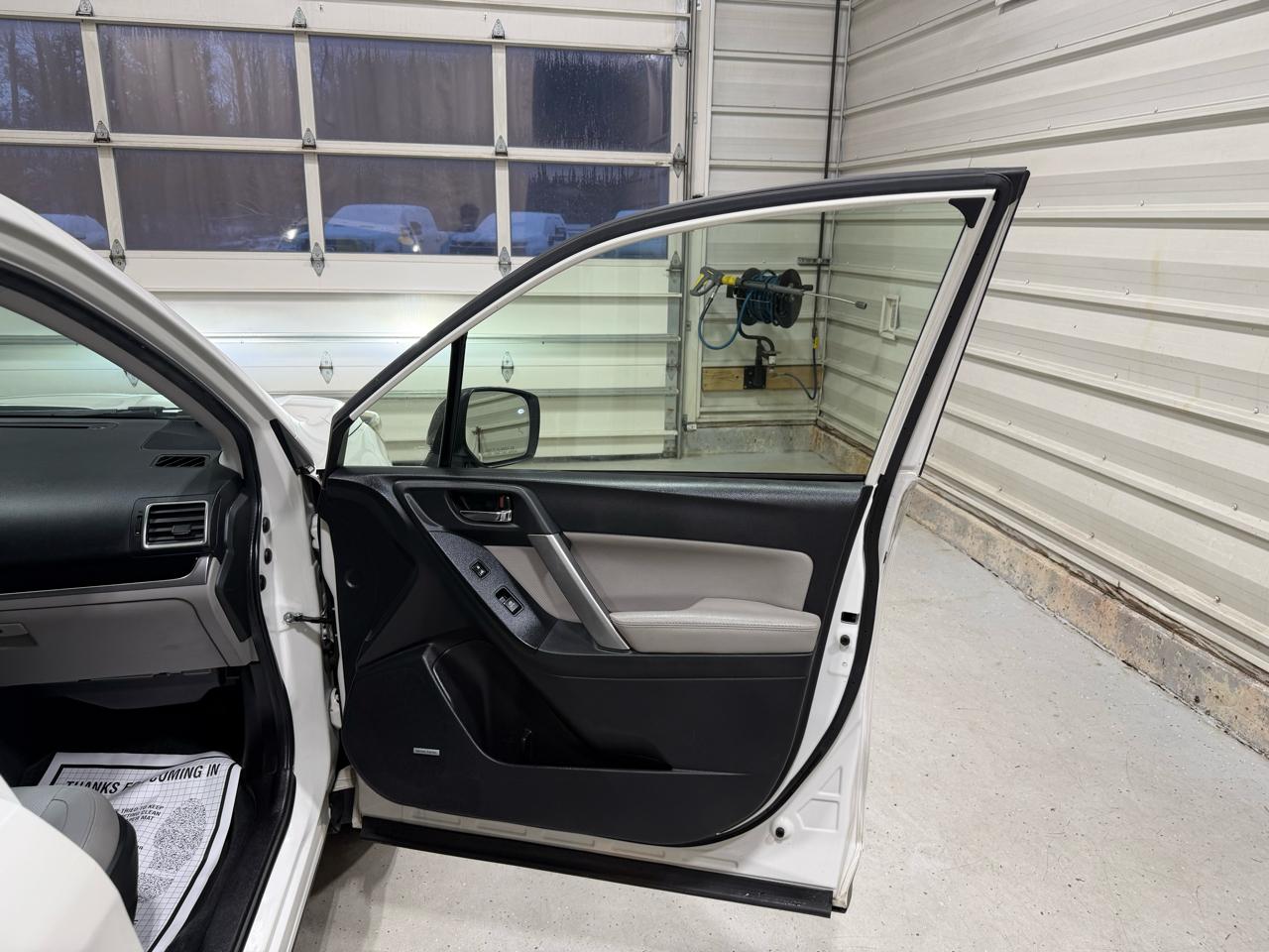 Subaru Forester 2.5i Limited CVT 2017