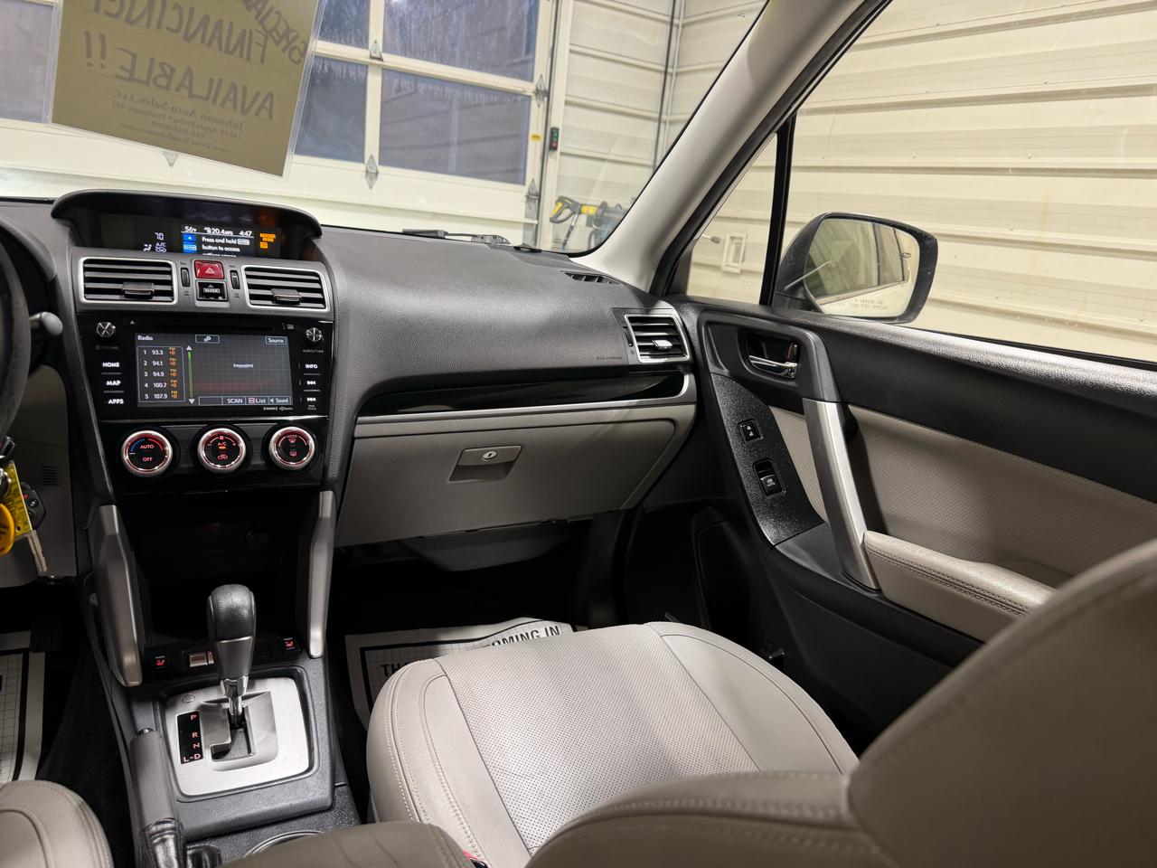 Subaru Forester 2.5i Limited CVT 2017