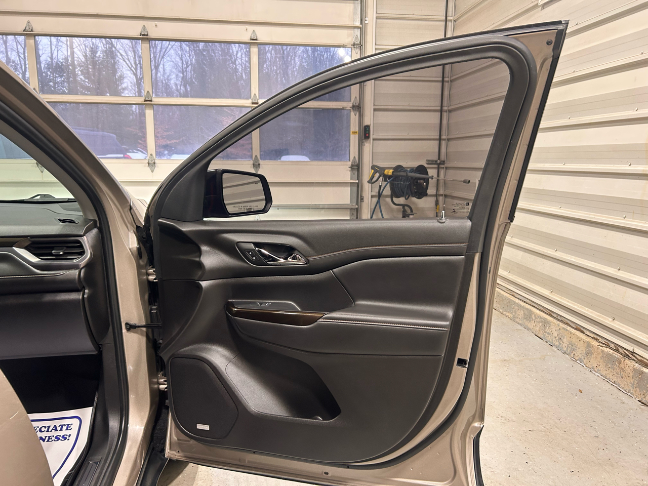 GMC Acadia AWD 4dr AT4 2022