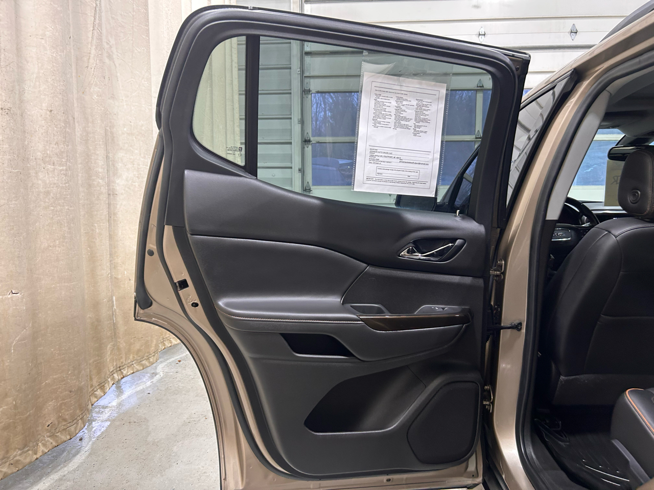 GMC Acadia AWD 4dr AT4 2022