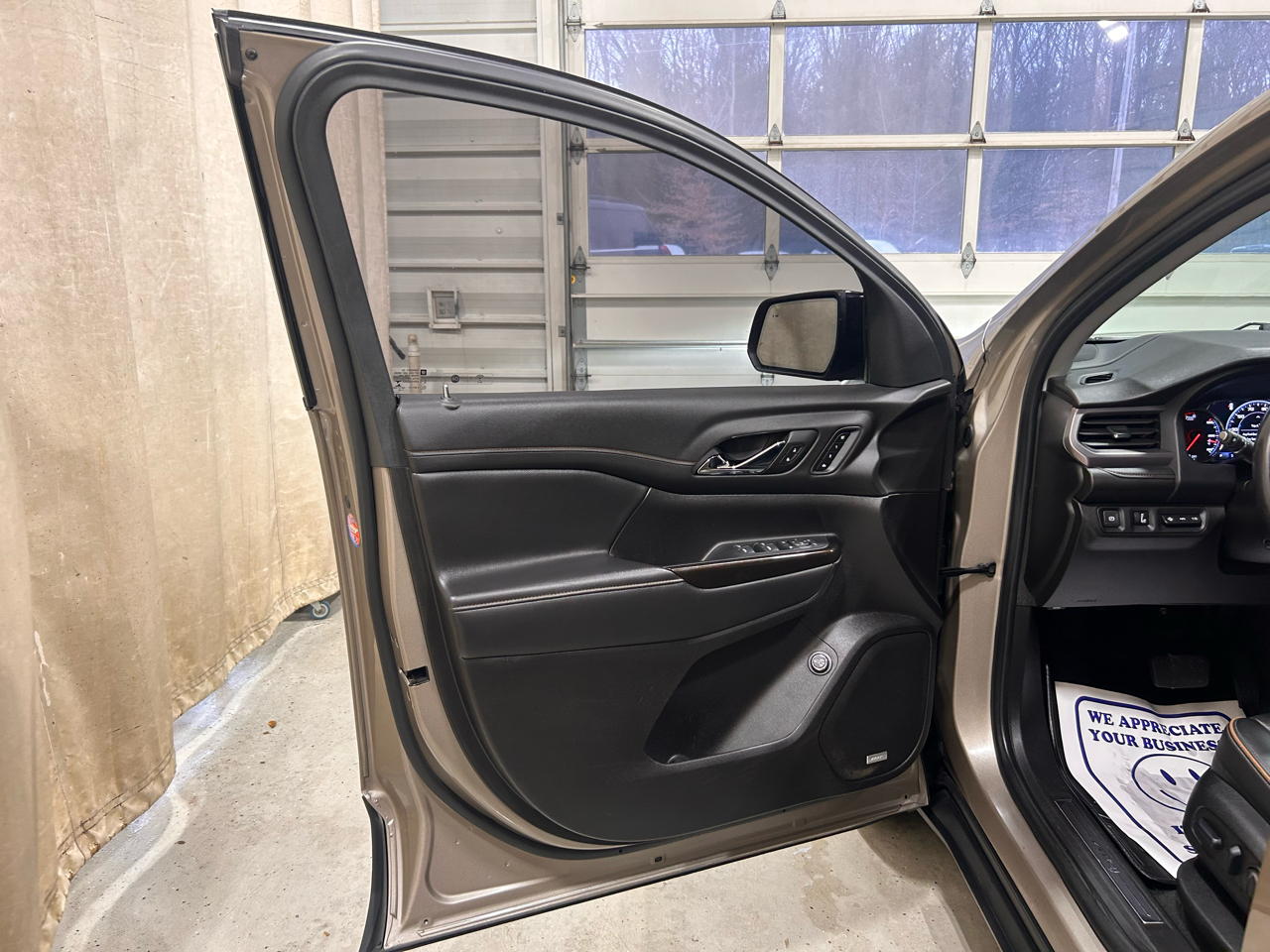 GMC Acadia AWD 4dr AT4 2022