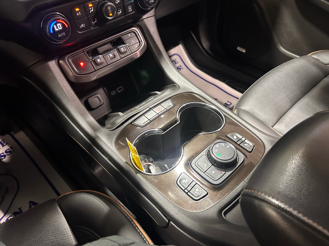 GMC Acadia AWD 4dr AT4 2022