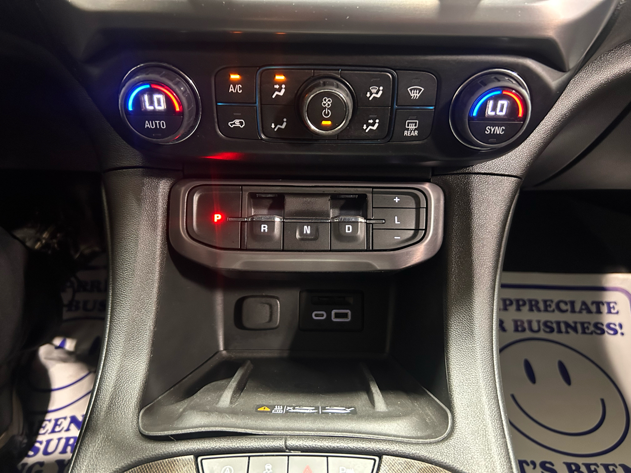 GMC Acadia AWD 4dr AT4 2022