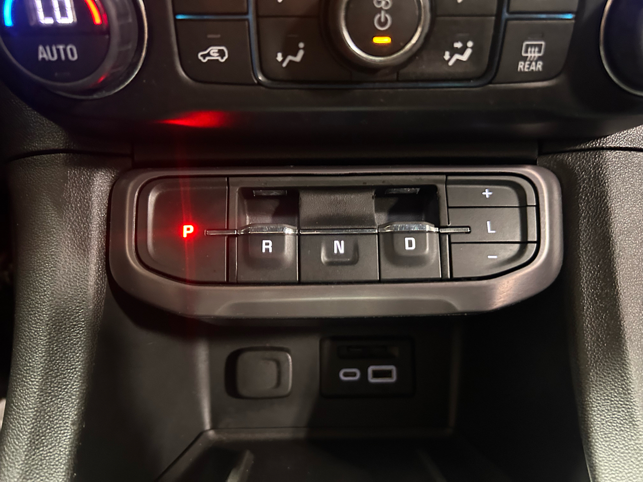 GMC Acadia AWD 4dr AT4 2022