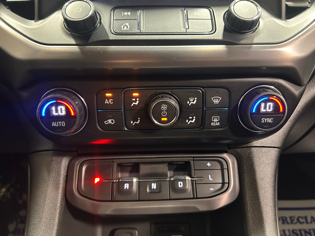 GMC Acadia AWD 4dr AT4 2022