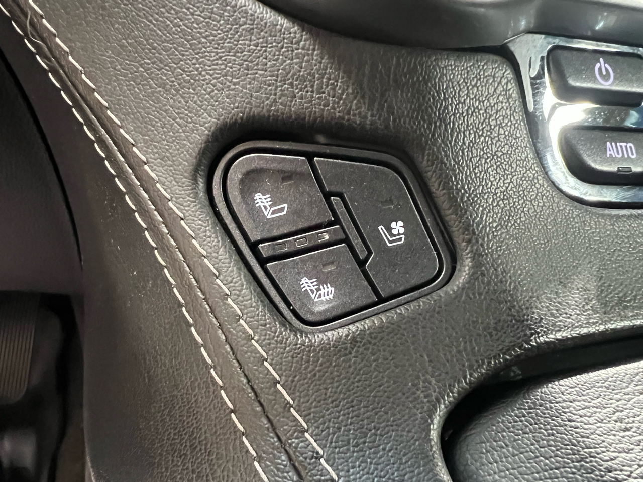 Chevrolet Tahoe 4WD 4dr Premier 2019