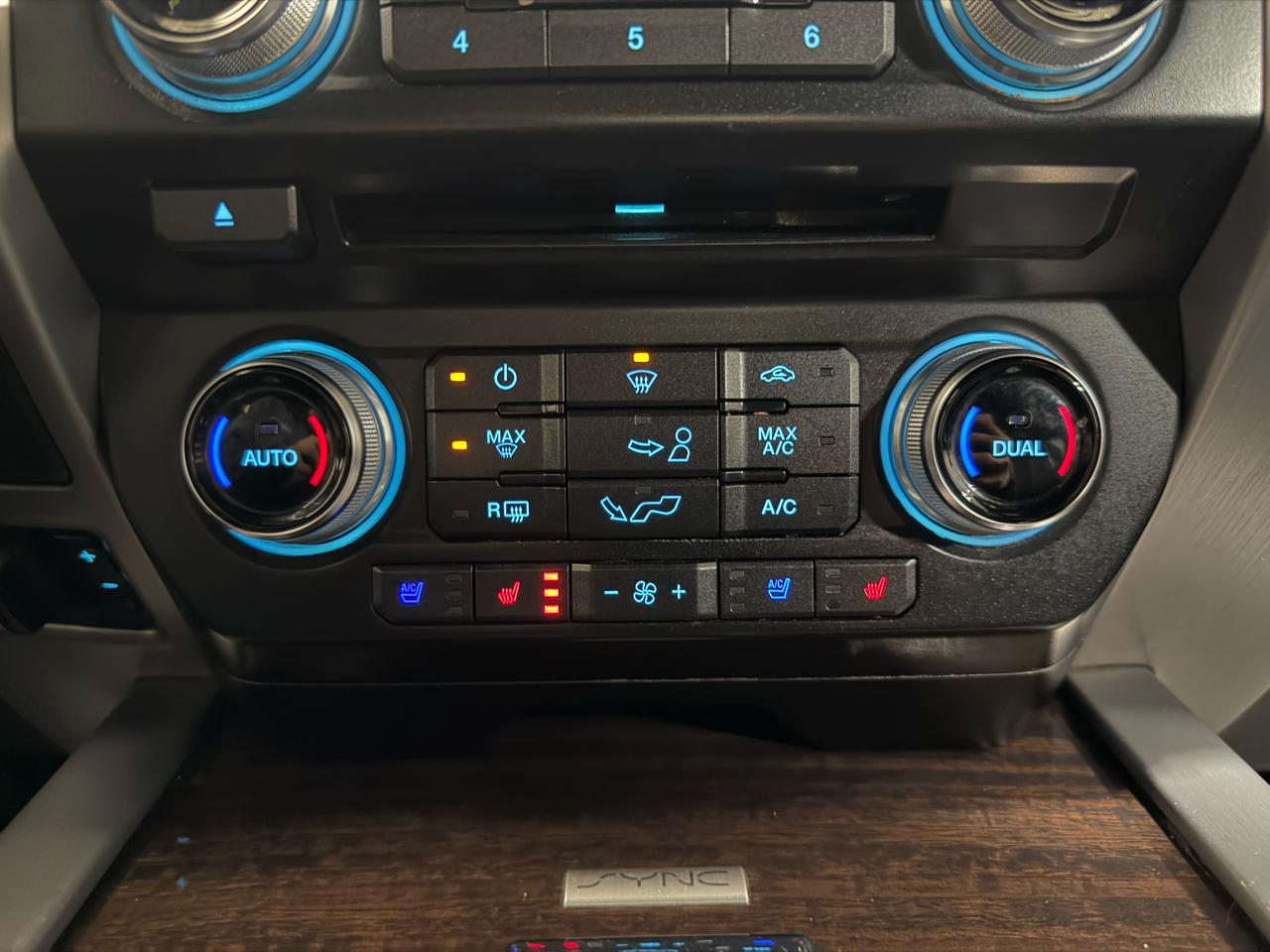 Ford F-150 4WD SuperCrew 157" Platinum 2016