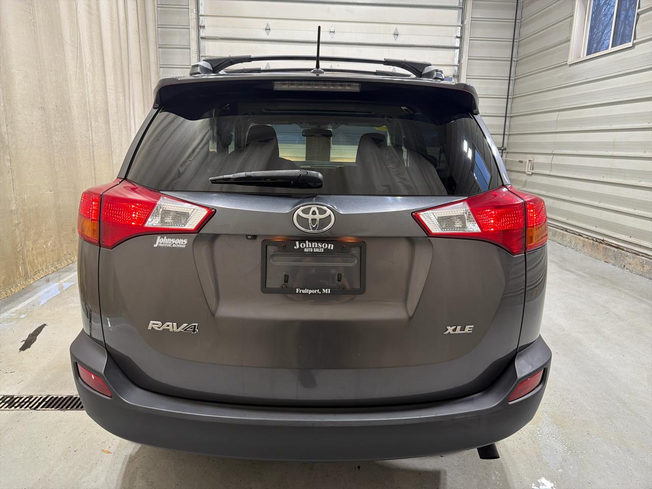 Toyota RAV4 FWD 4dr XLE (Natl) 2014
