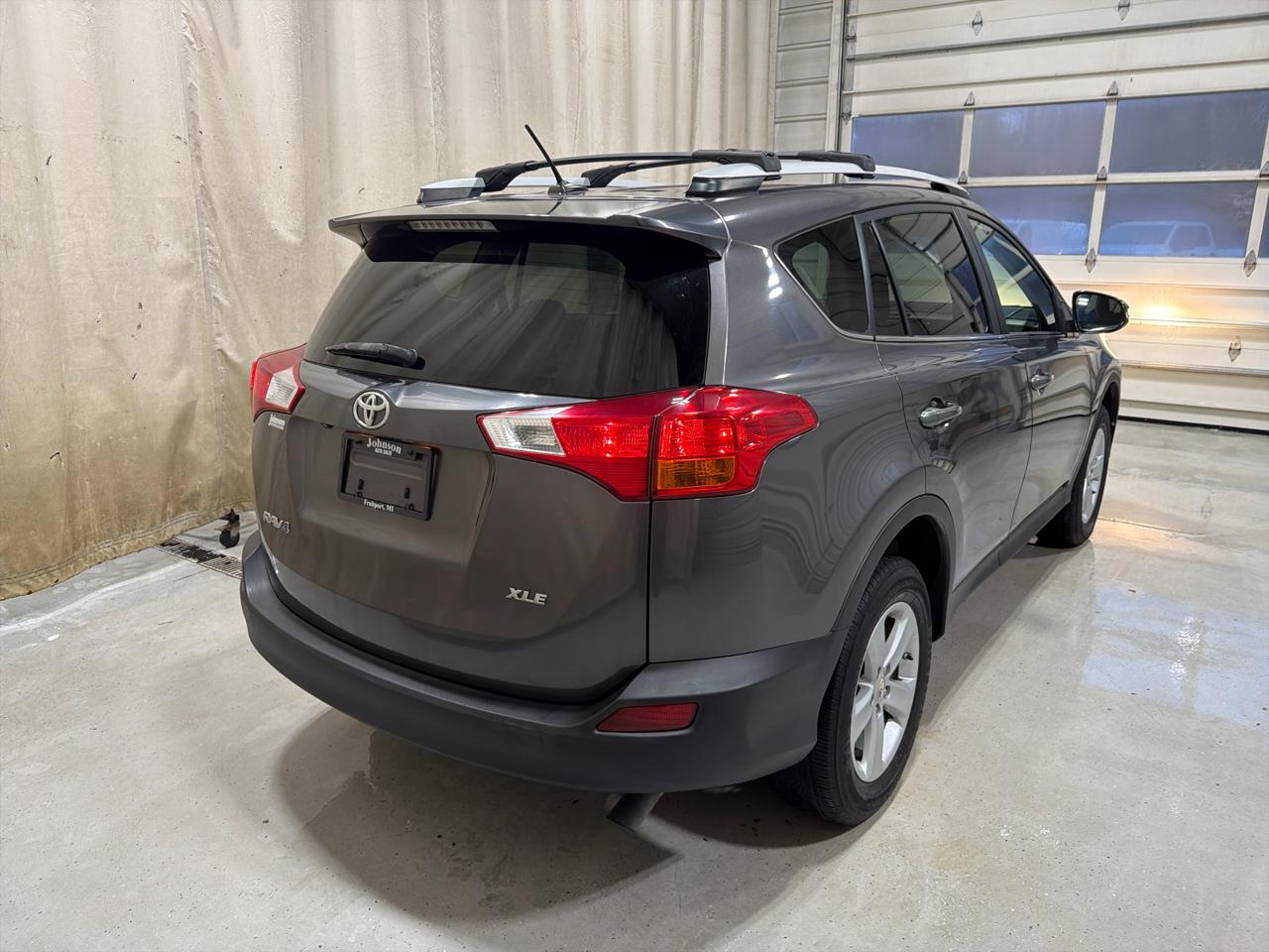 Toyota RAV4 FWD 4dr XLE (Natl) 2014