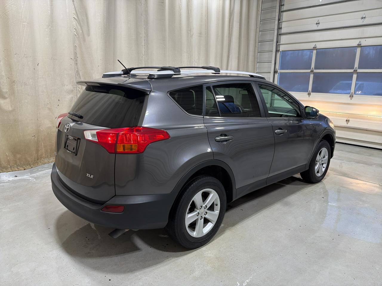 Toyota RAV4 FWD 4dr XLE (Natl) 2014