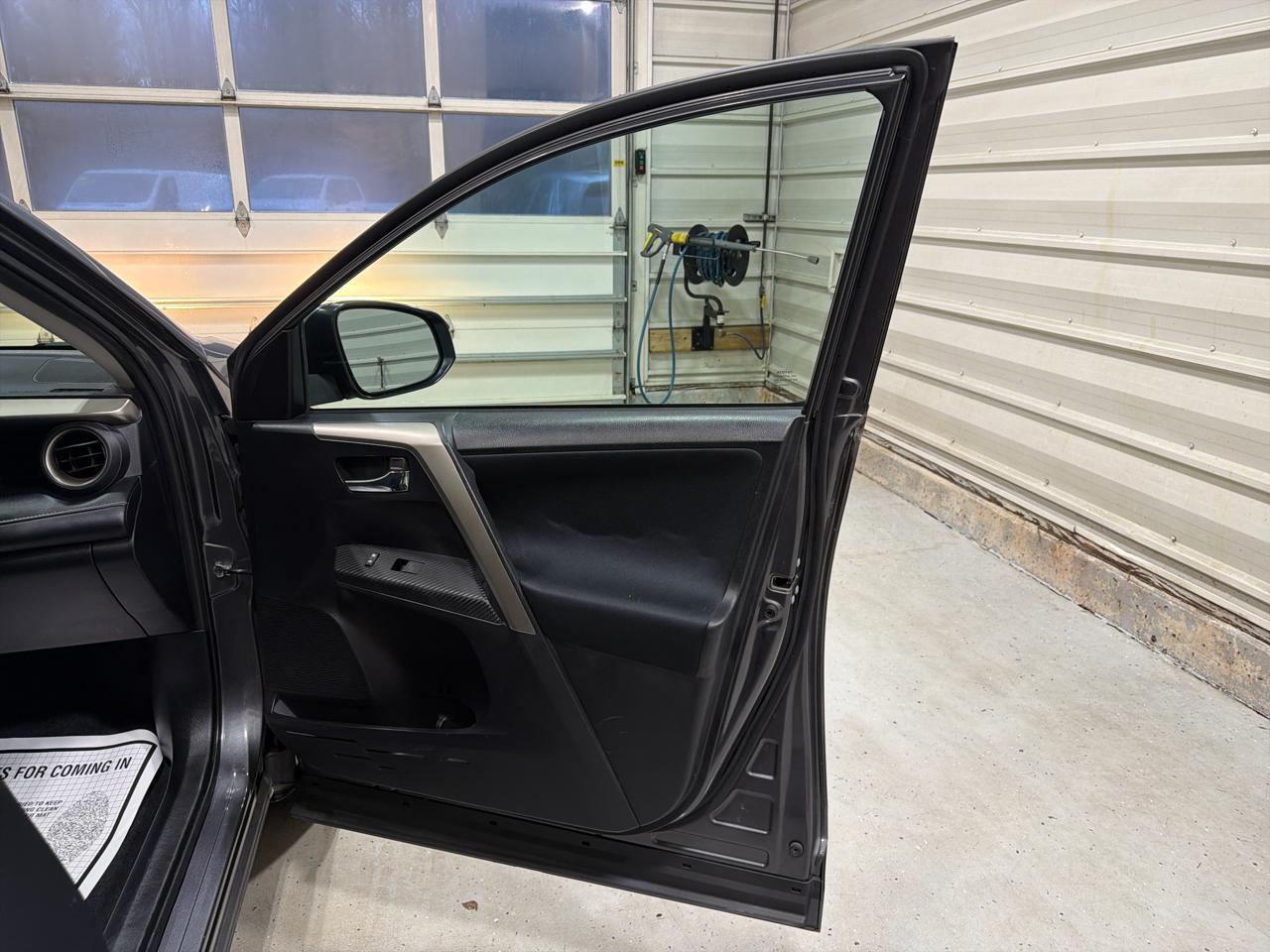 Toyota RAV4 FWD 4dr XLE (Natl) 2014