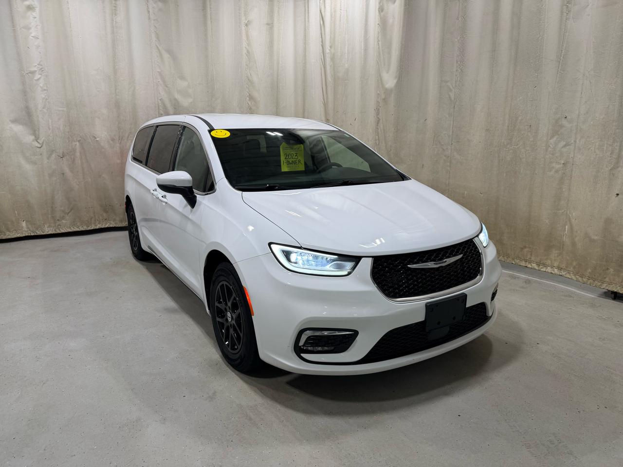 Chrysler Pacifica Touring FWD 2023