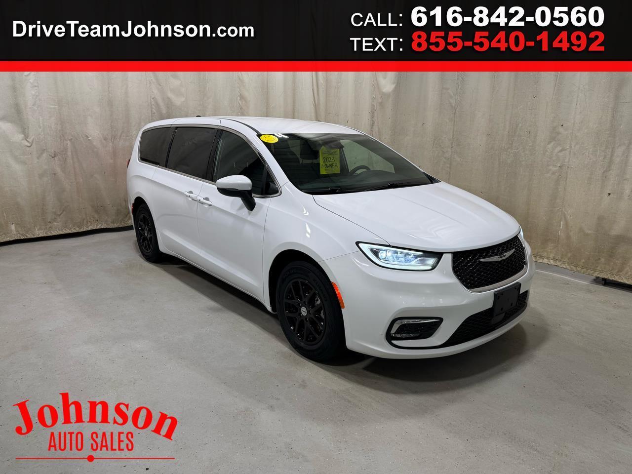 Chrysler Pacifica Touring FWD 2023