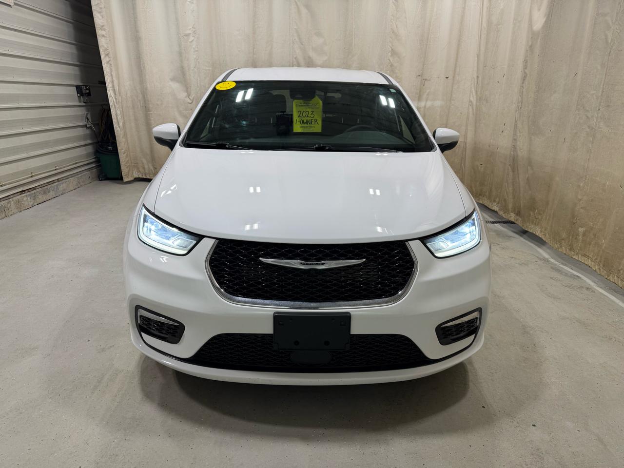 Chrysler Pacifica Touring FWD 2023