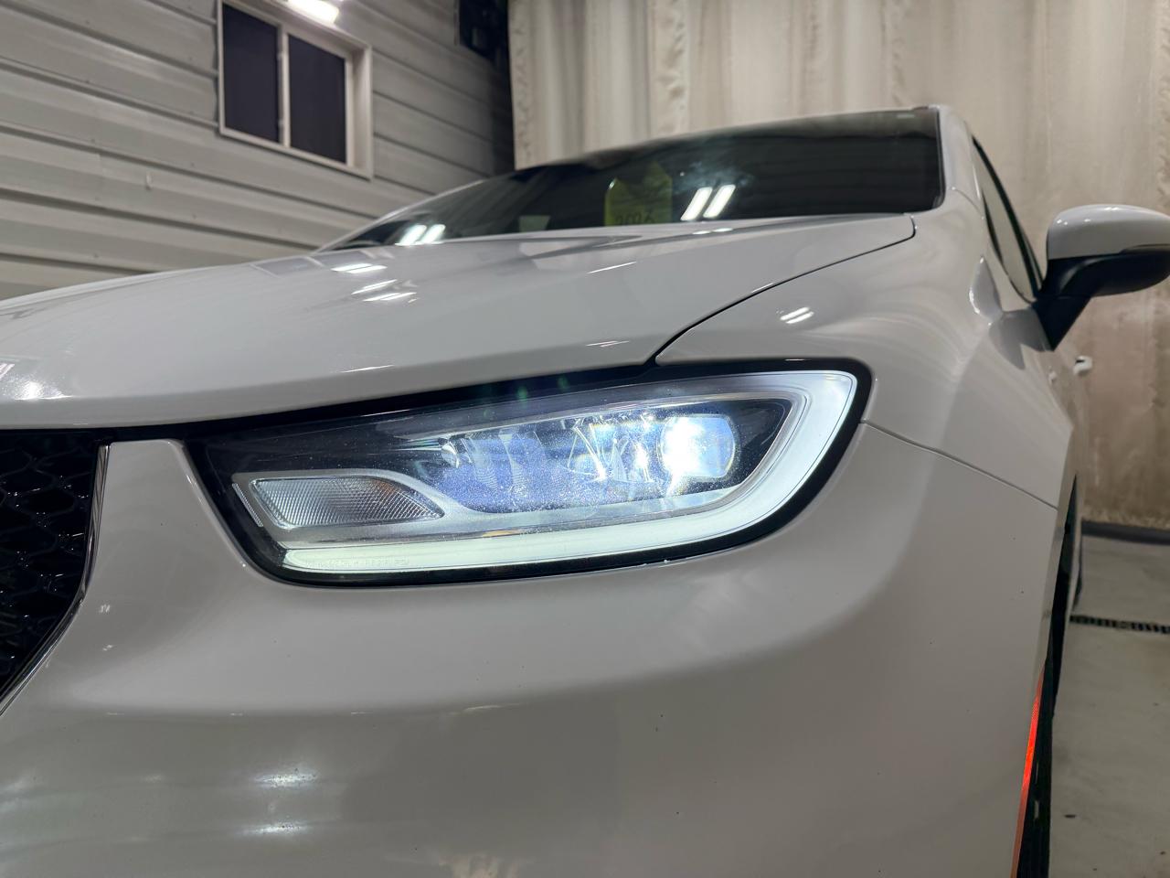 Chrysler Pacifica Touring FWD 2023