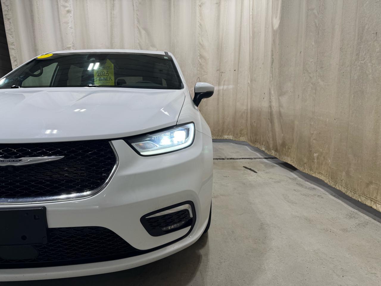 Chrysler Pacifica Touring FWD 2023