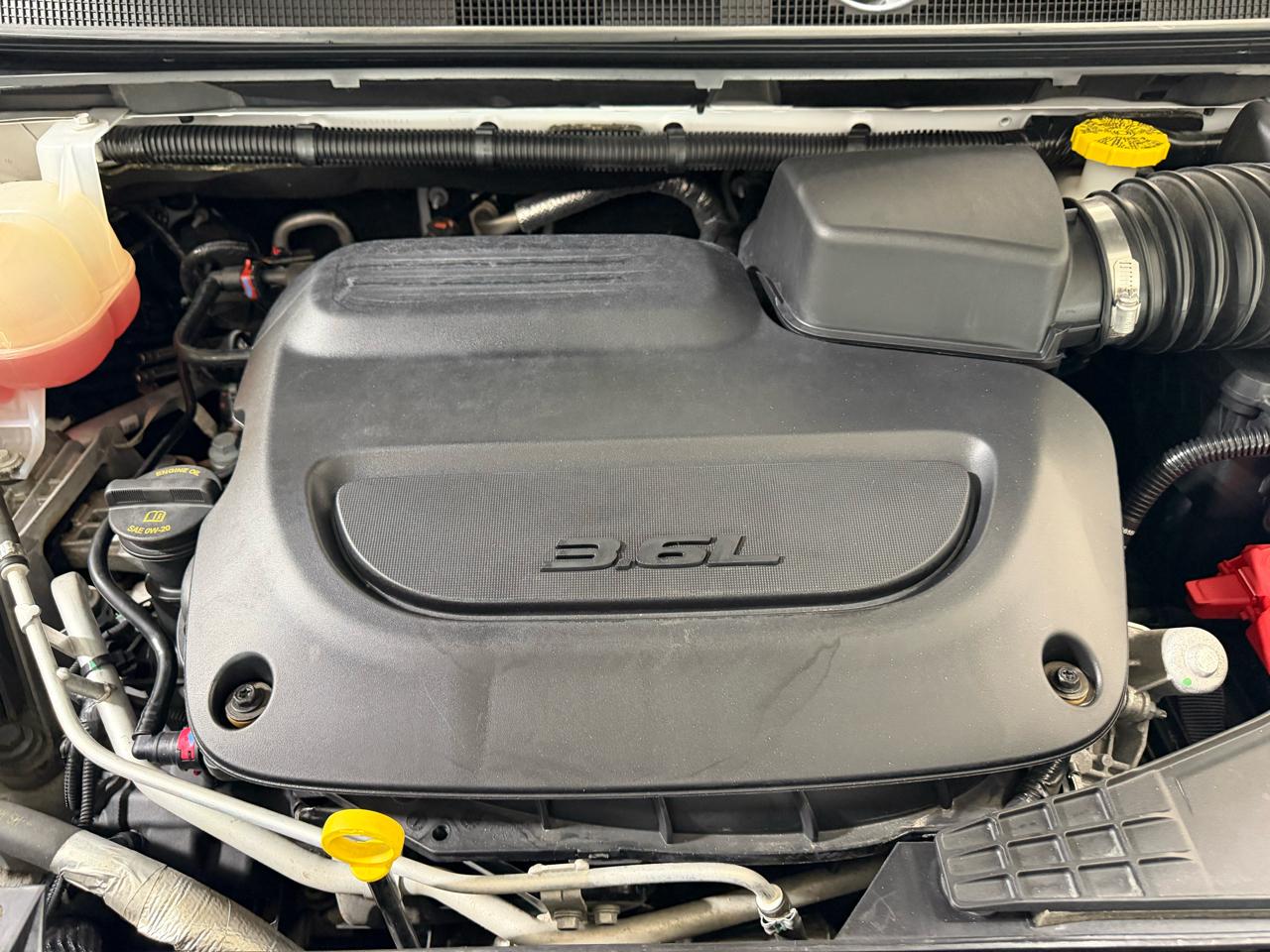 Chrysler Pacifica Touring FWD 2023