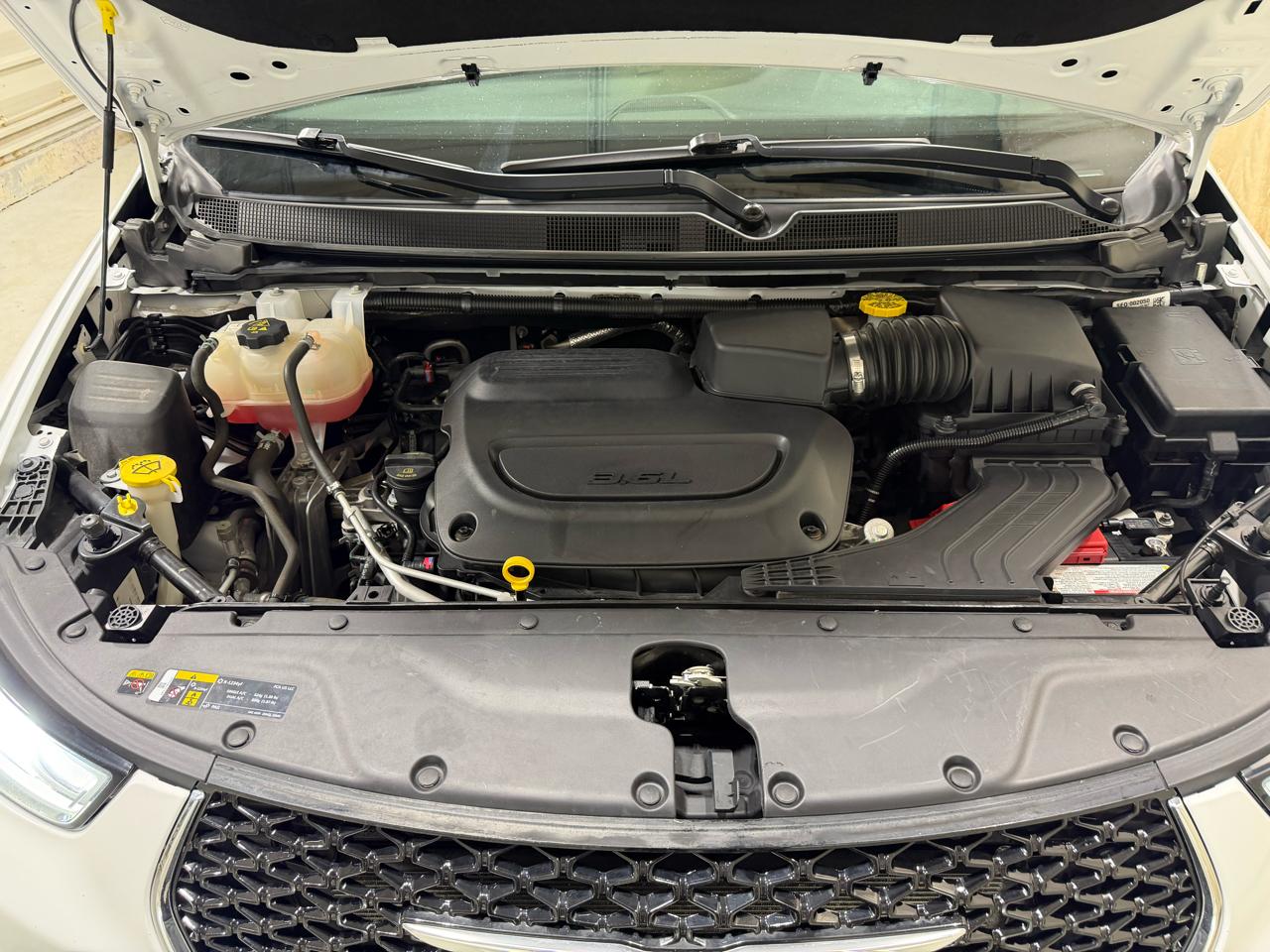 Chrysler Pacifica Touring FWD 2023