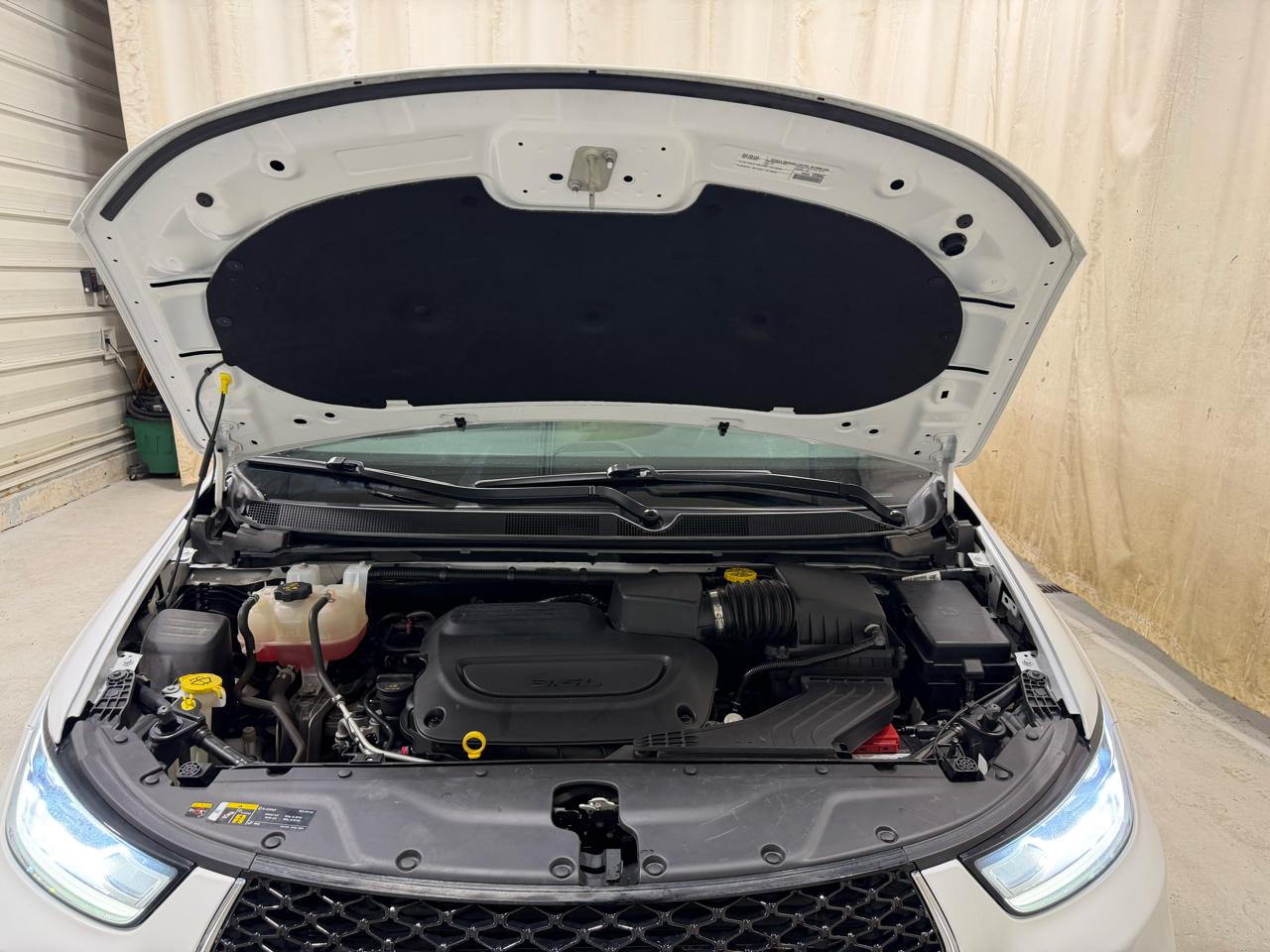 Chrysler Pacifica Touring FWD 2023