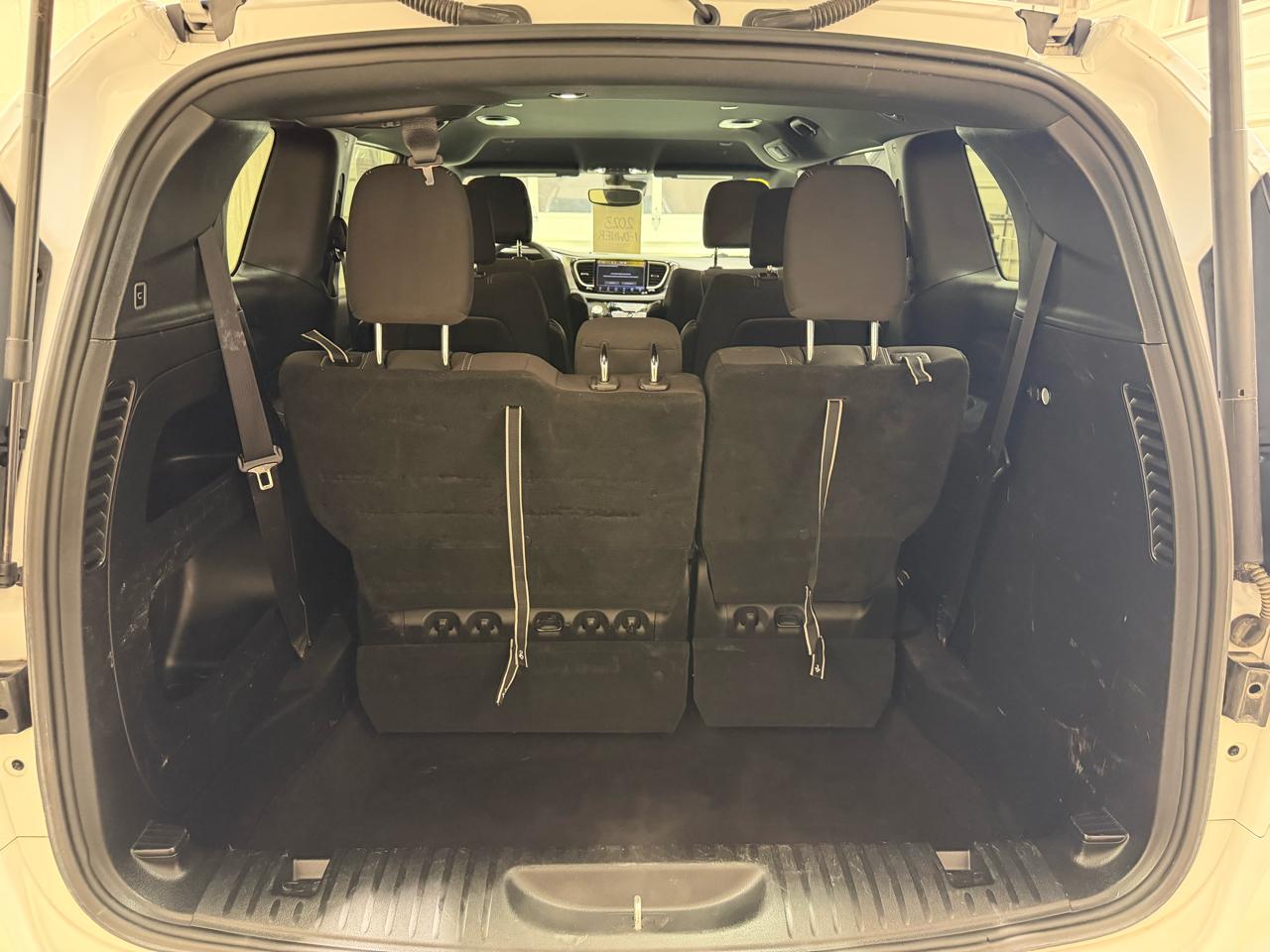 Chrysler Pacifica Touring FWD 2023