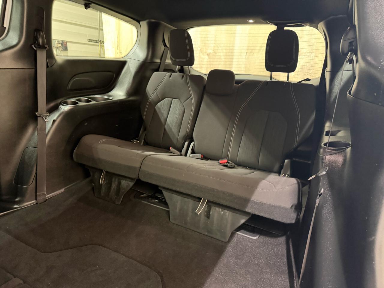 Chrysler Pacifica Touring FWD 2023