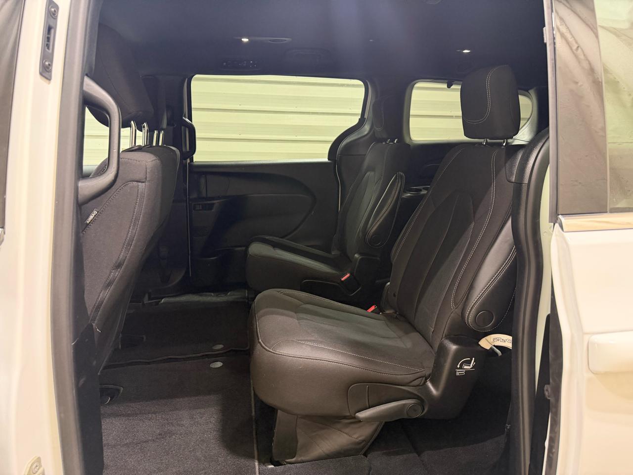 Chrysler Pacifica Touring FWD 2023