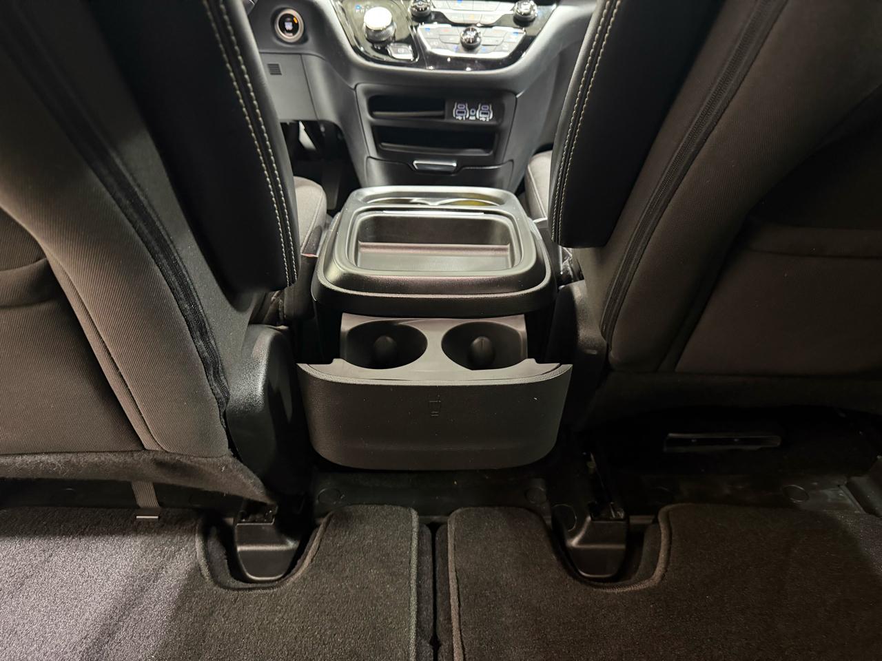 Chrysler Pacifica Touring FWD 2023