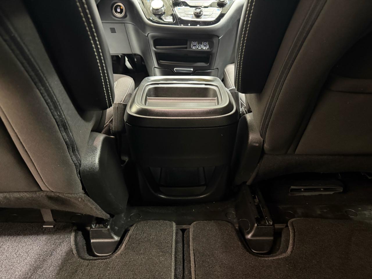 Chrysler Pacifica Touring FWD 2023