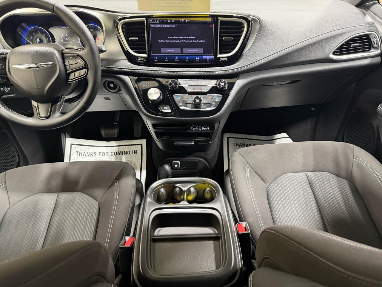 Chrysler Pacifica Touring FWD 2023