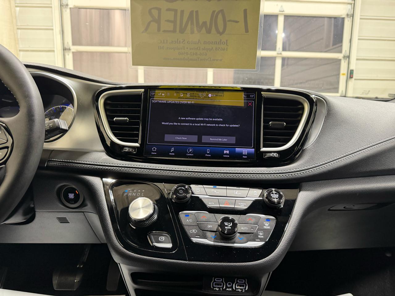 Chrysler Pacifica Touring FWD 2023