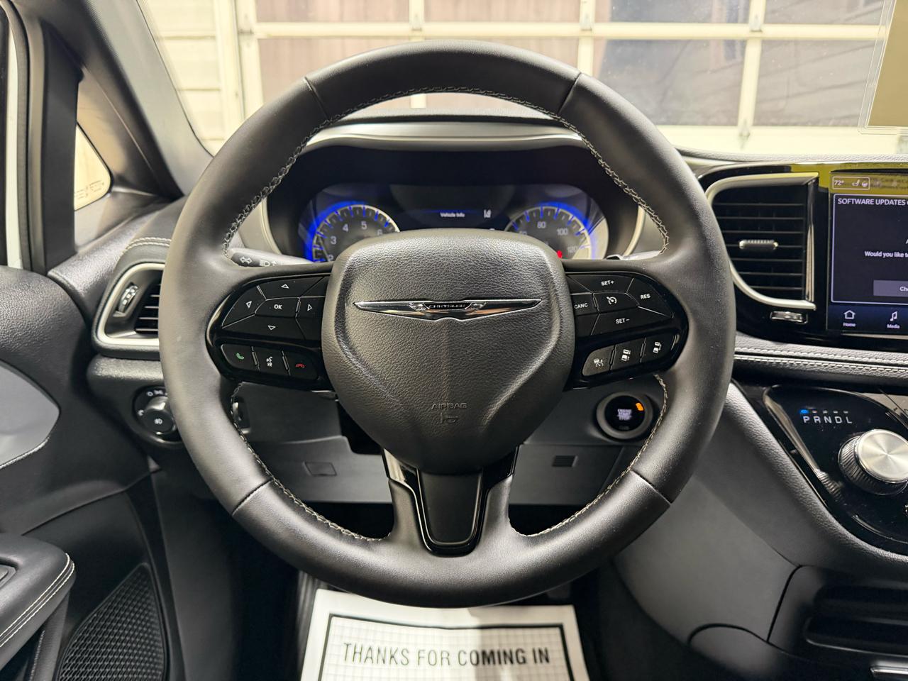 Chrysler Pacifica Touring FWD 2023