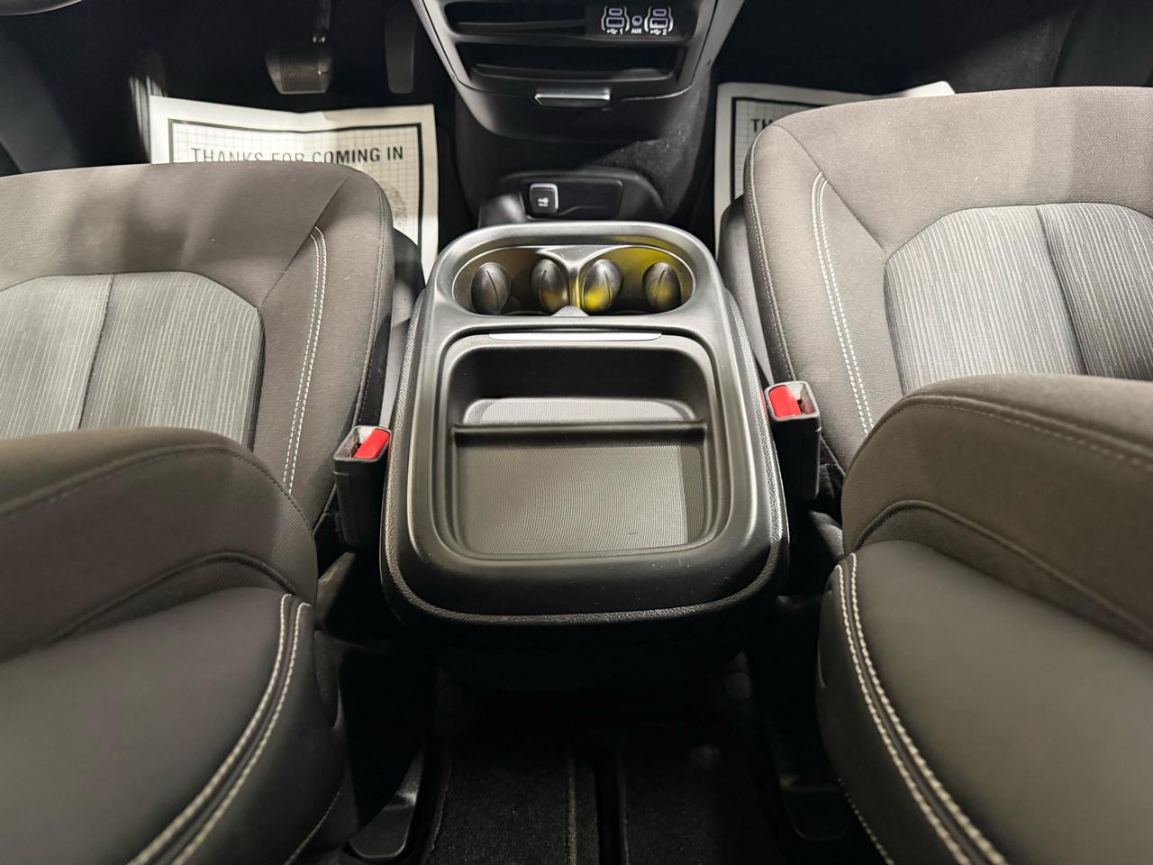 Chrysler Pacifica Touring FWD 2023