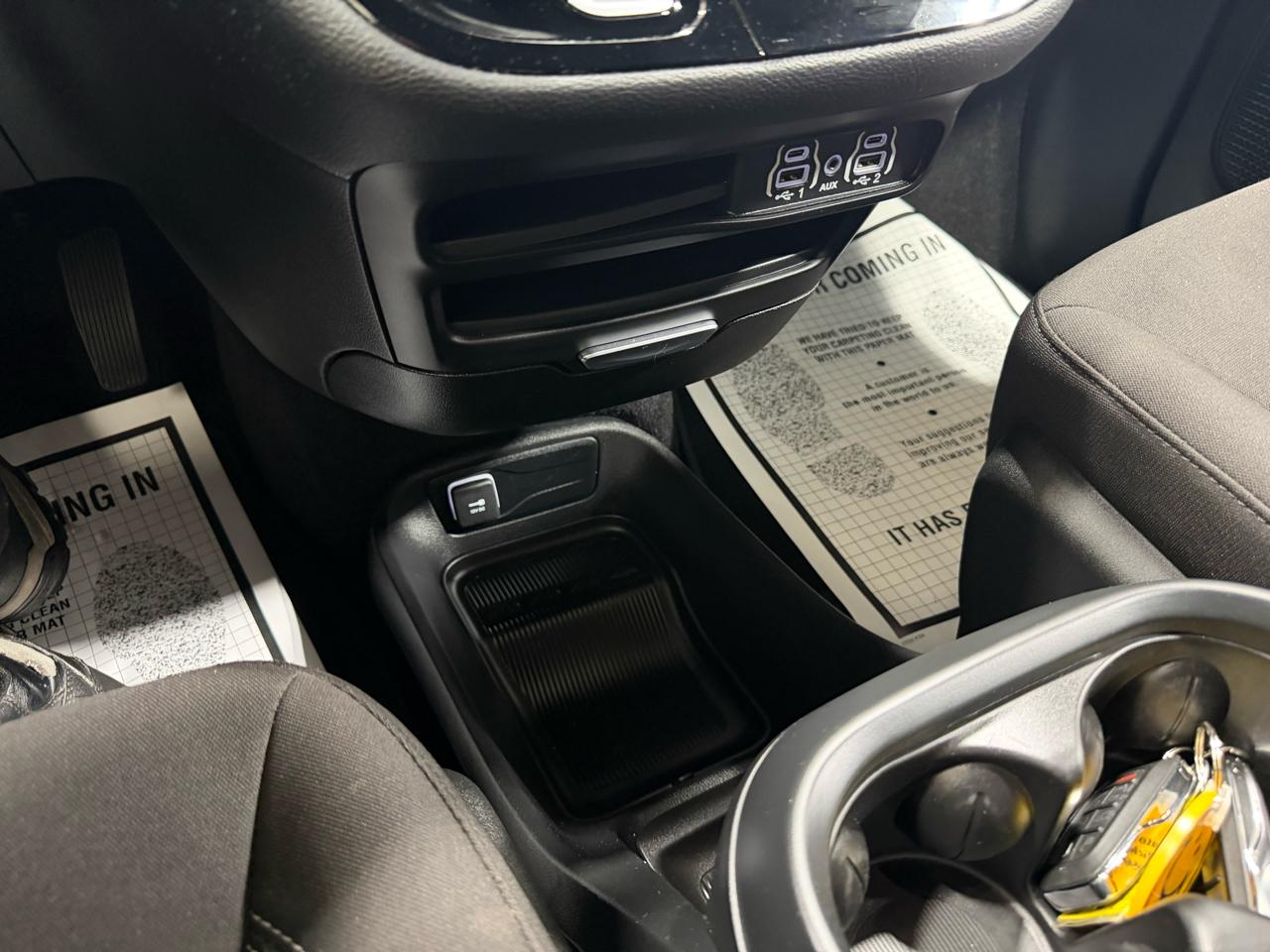 Chrysler Pacifica Touring FWD 2023