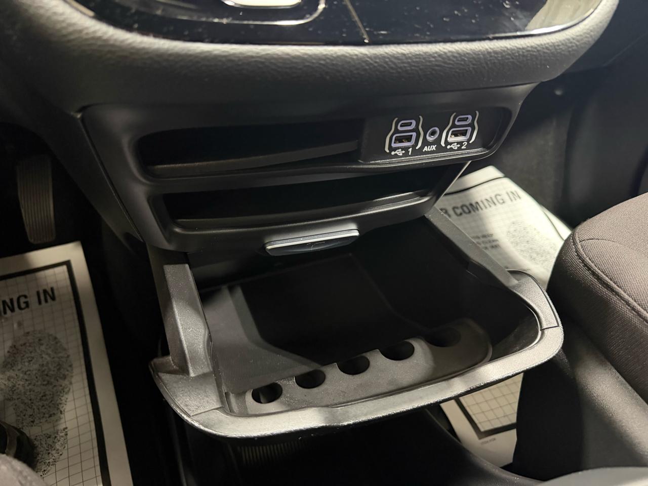 Chrysler Pacifica Touring FWD 2023