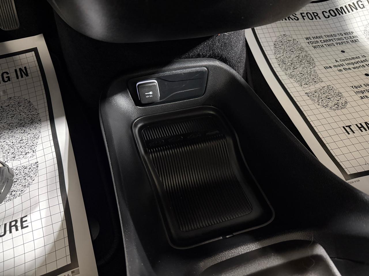 Chrysler Pacifica Touring FWD 2023