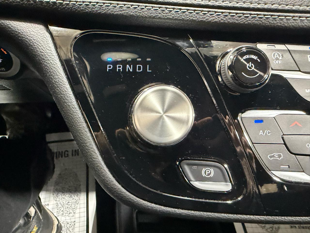 Chrysler Pacifica Touring FWD 2023