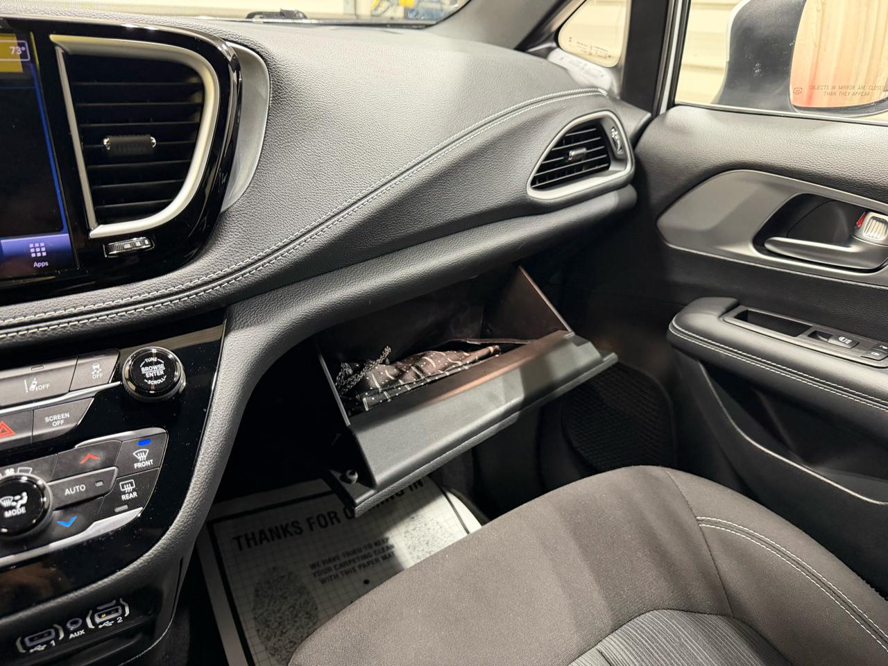 Chrysler Pacifica Touring FWD 2023