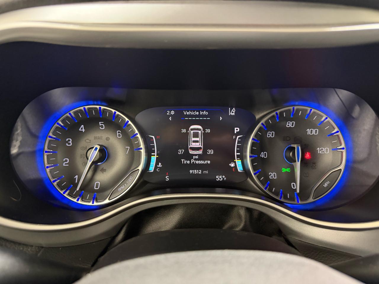 Chrysler Pacifica Touring FWD 2023