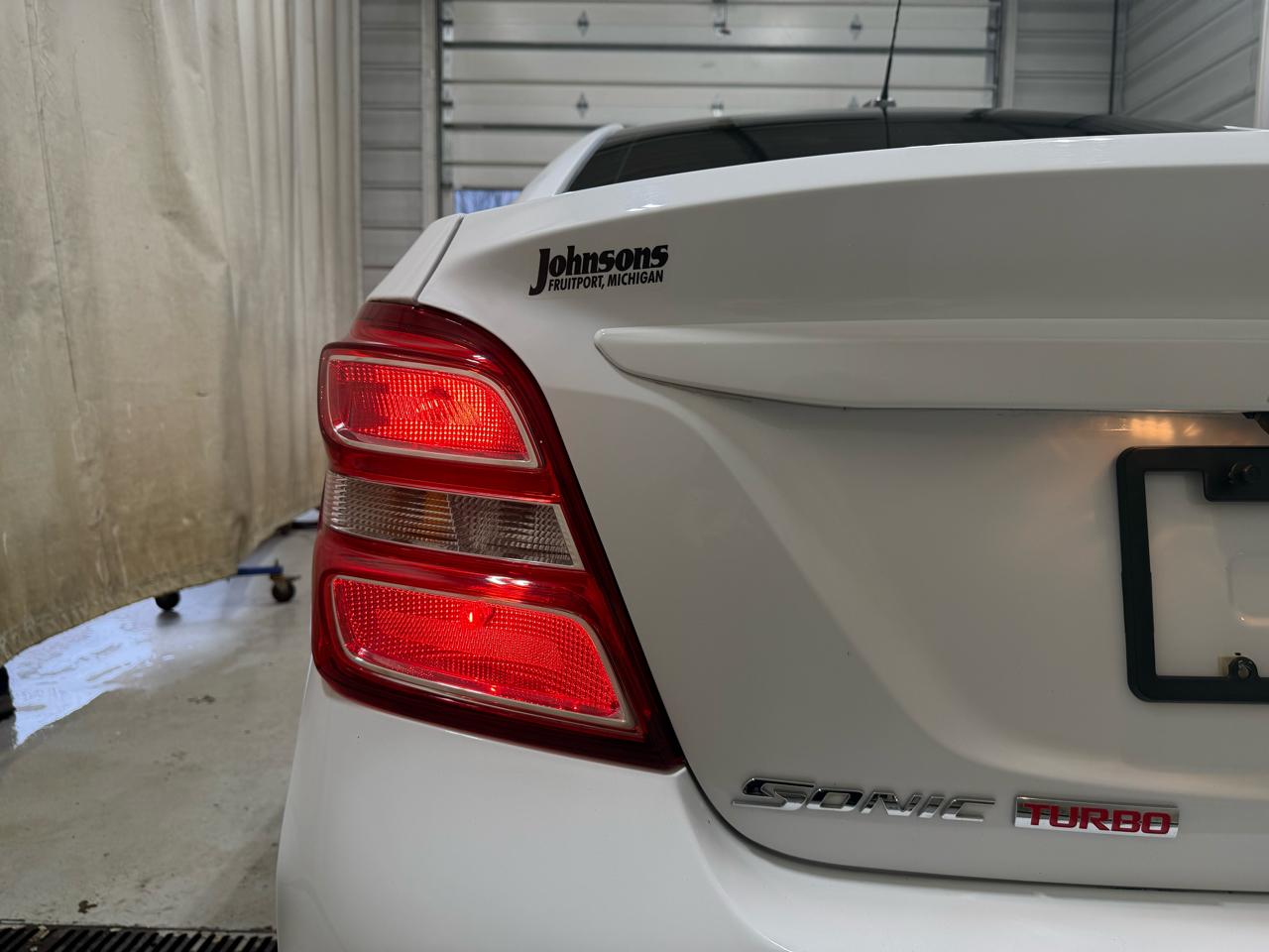 Chevrolet Sonic 4dr Sdn Auto Premier 2018