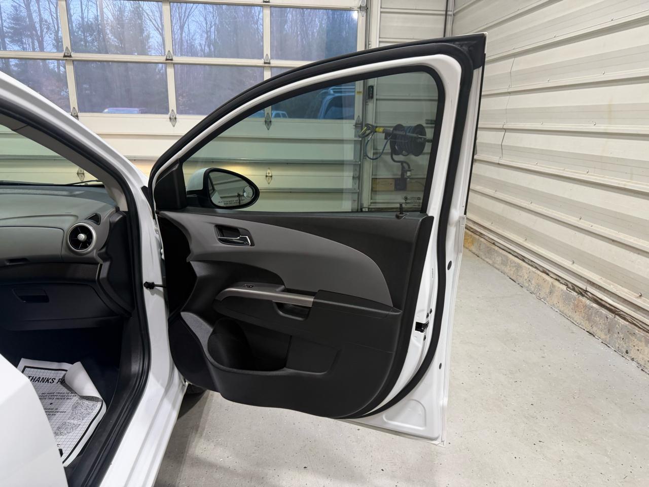 Chevrolet Sonic 4dr Sdn Auto Premier 2018